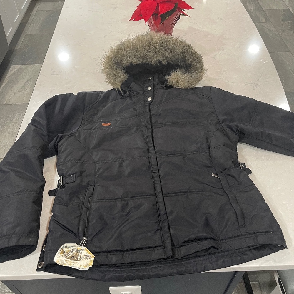 Columbia Ski coat with detachable faux fur hood.